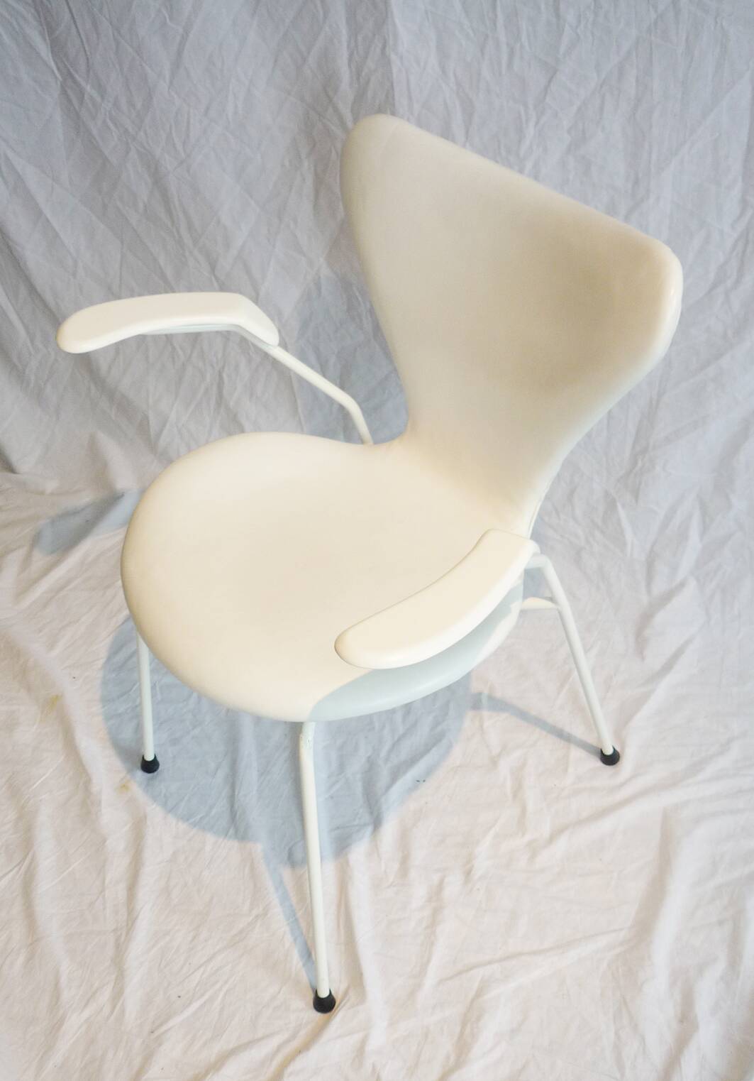 Chair Mod. 3207 Arne Jacobsen white leather