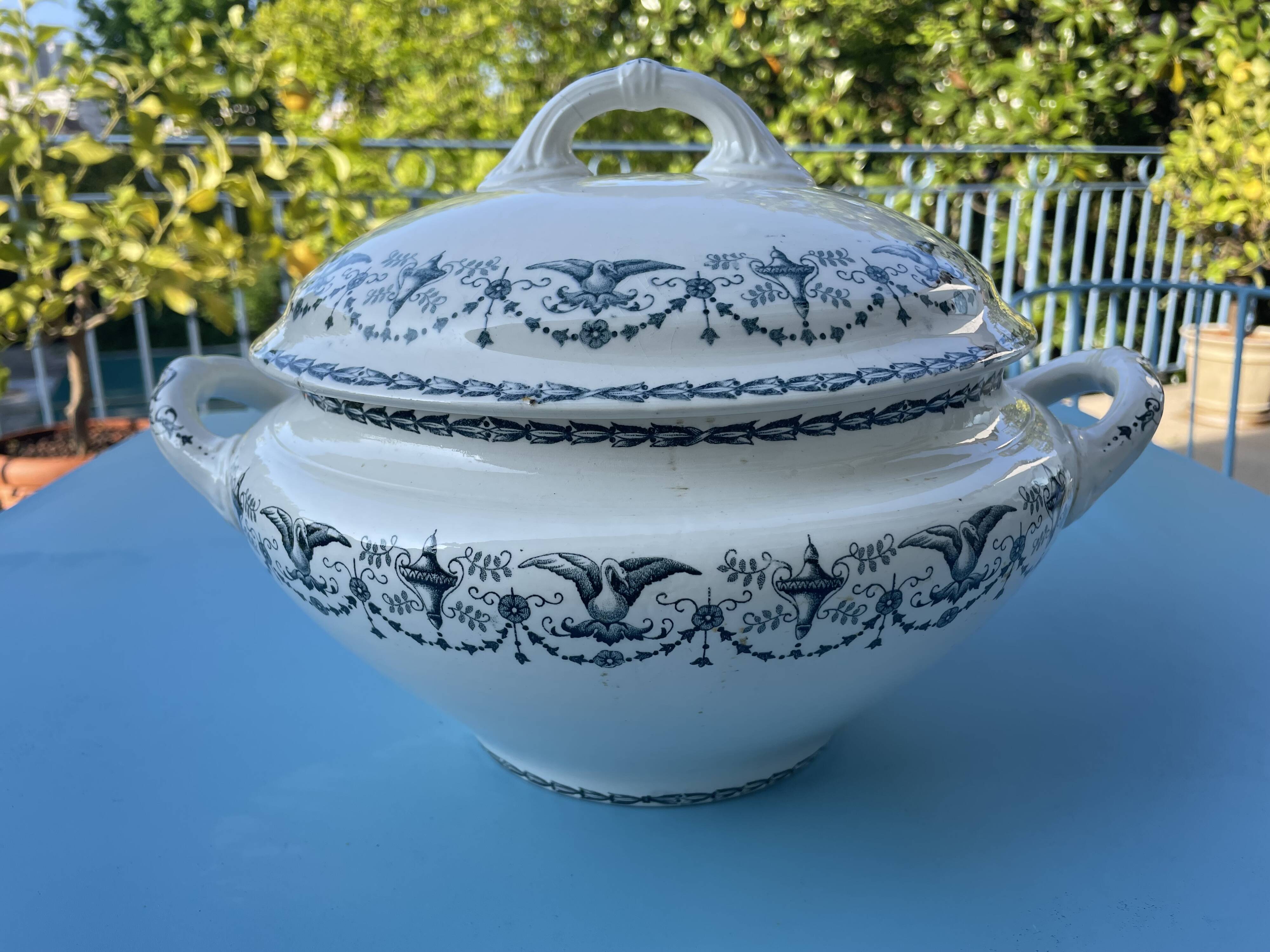 Soupière ronde modèle Primerose oiseaux demi porcelaine Badonviller