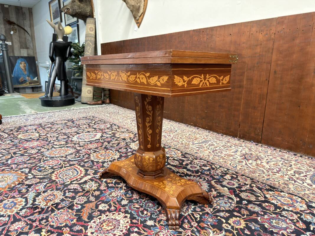 Table de jeu marquetée hollandaise du XIXe siècle
