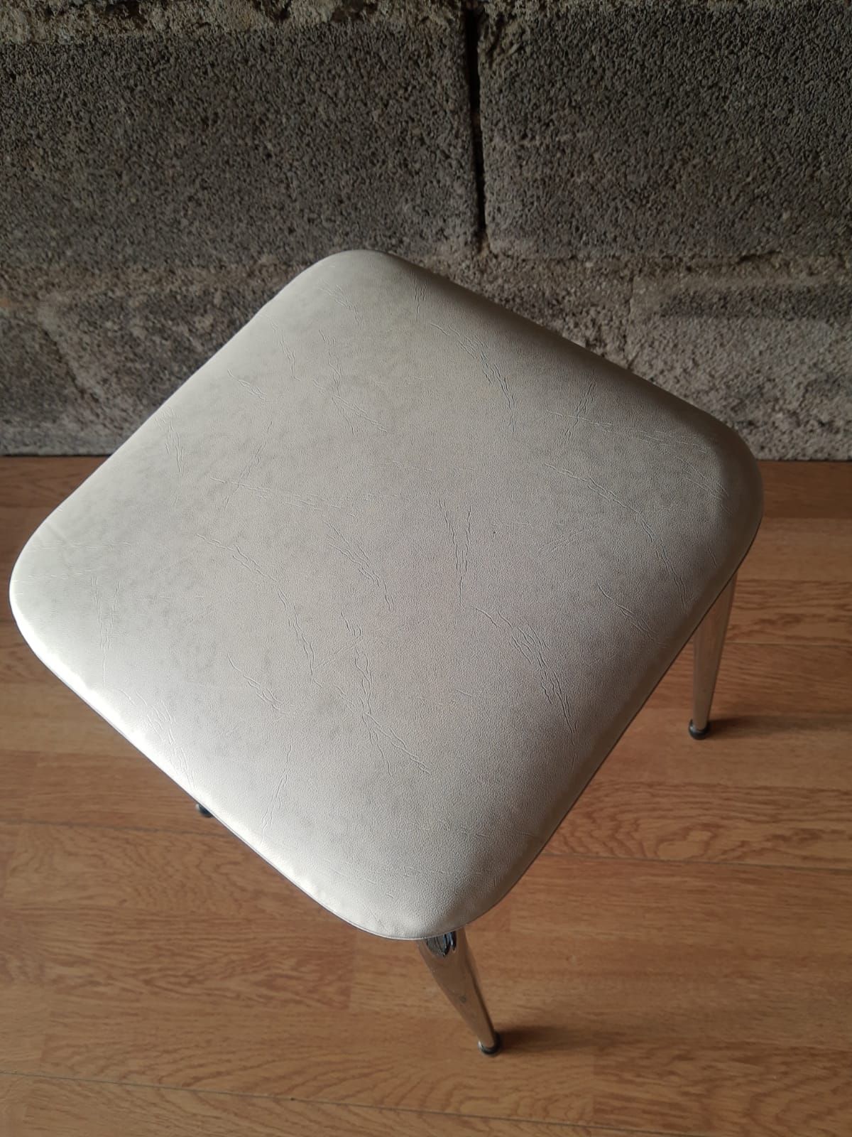 White skai stool / vintage chrome metal feet