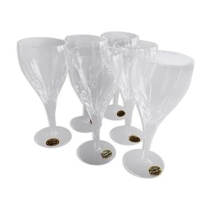 Verres à vin en cristal taillé