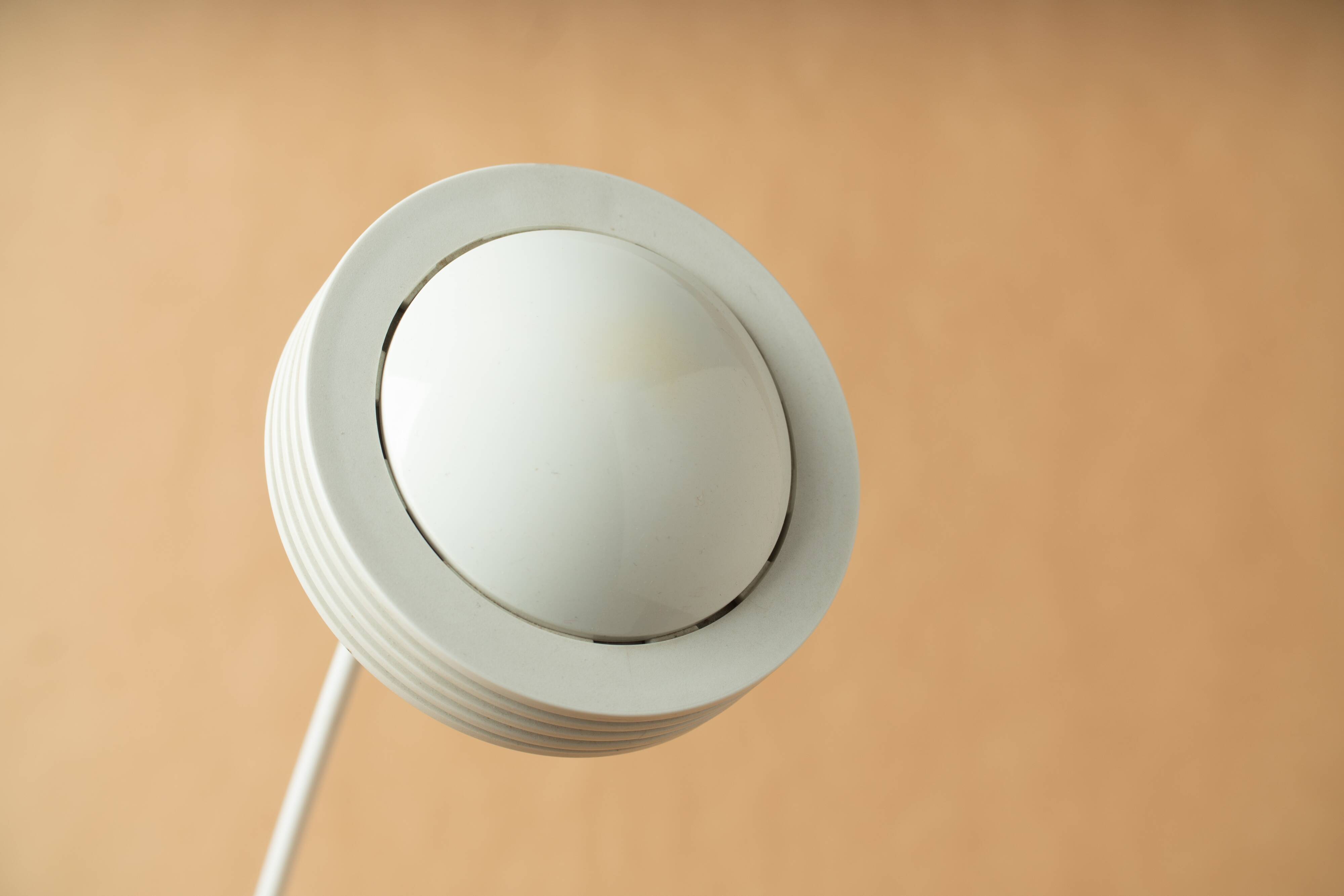 Desk table lamp vintage design 1980 reclining remote arm white