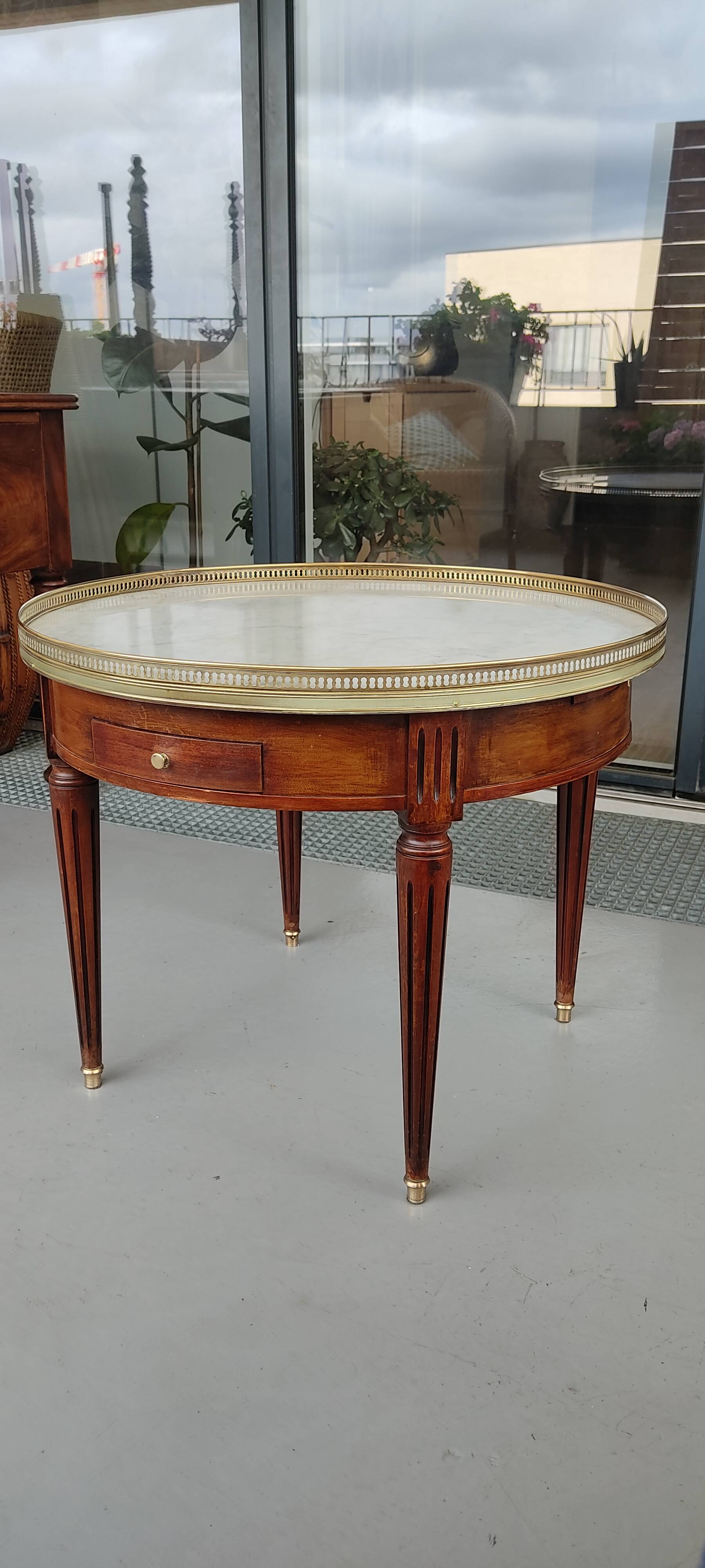 Hot water bottle coffee table