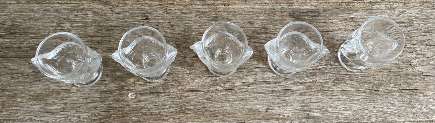 5 chicken-shaped egg cups
