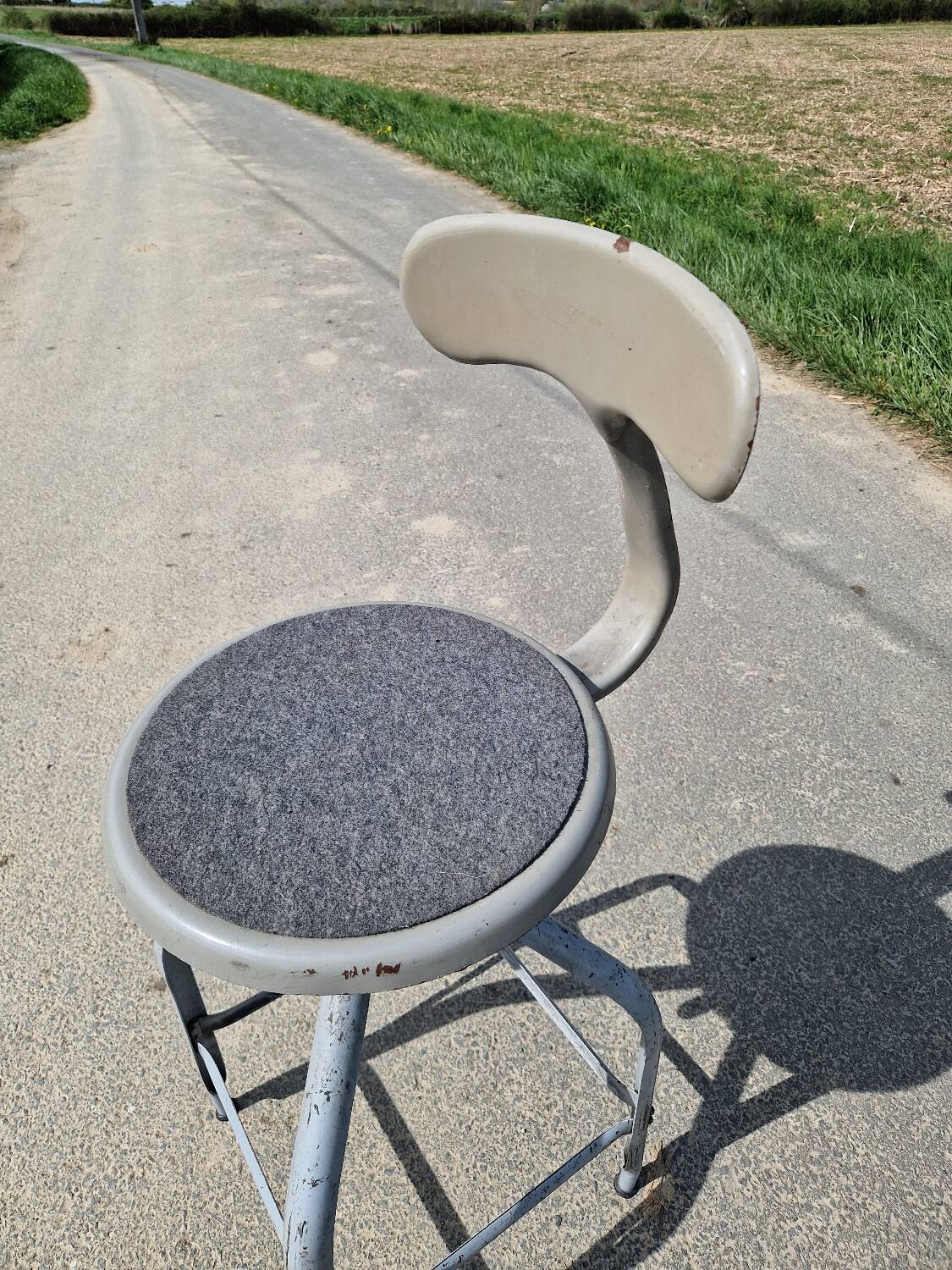 Lot de 2 chaises haute atelier modèle Nicolle dit à queue de baleine