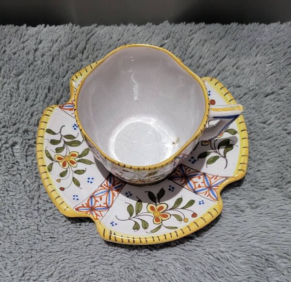 3 tasses et soucoupes sous tasses signé Jules Verlingue en bon état