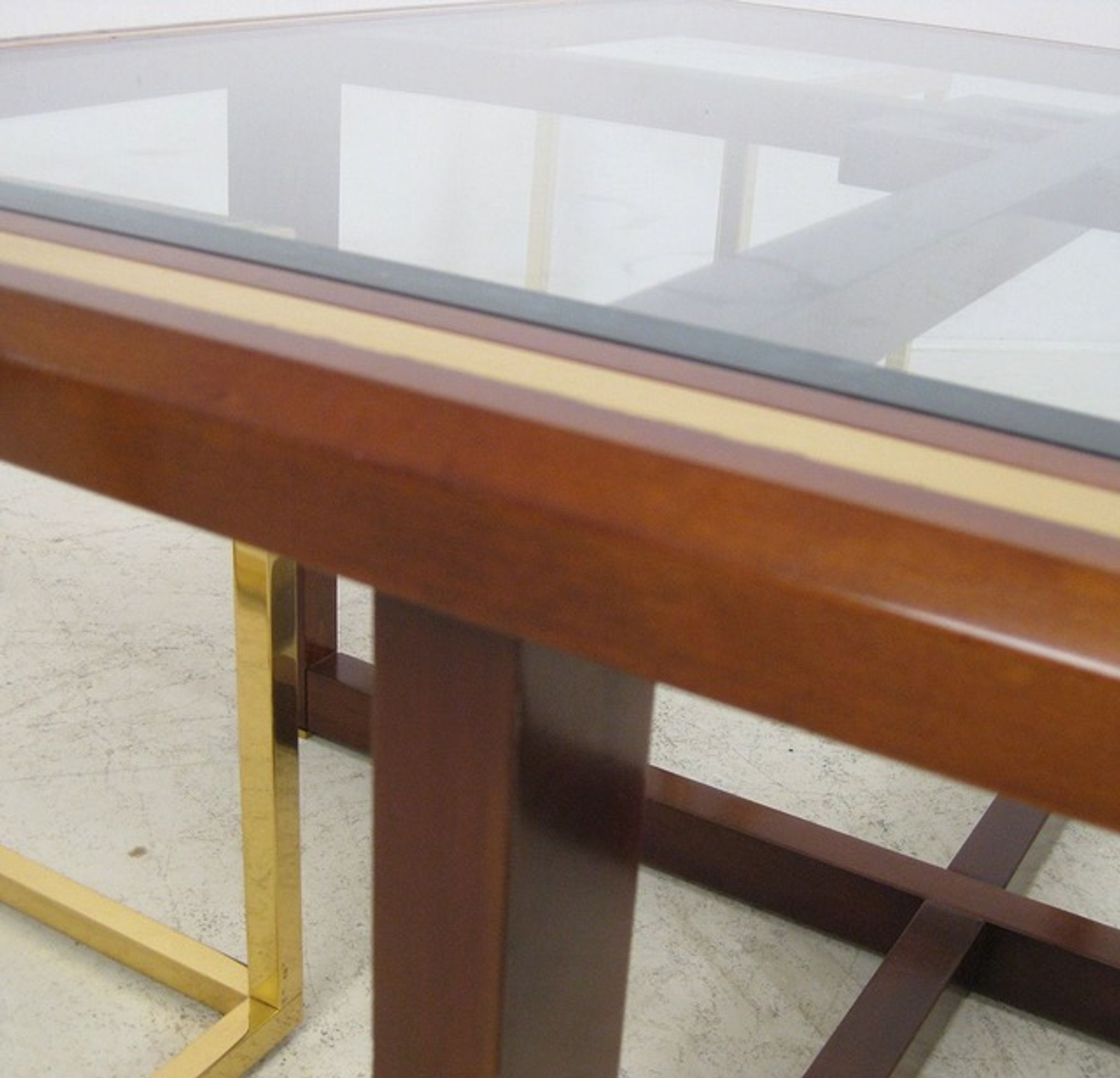 Coffee table with 4 pieces of wooden sofa and gilded brass