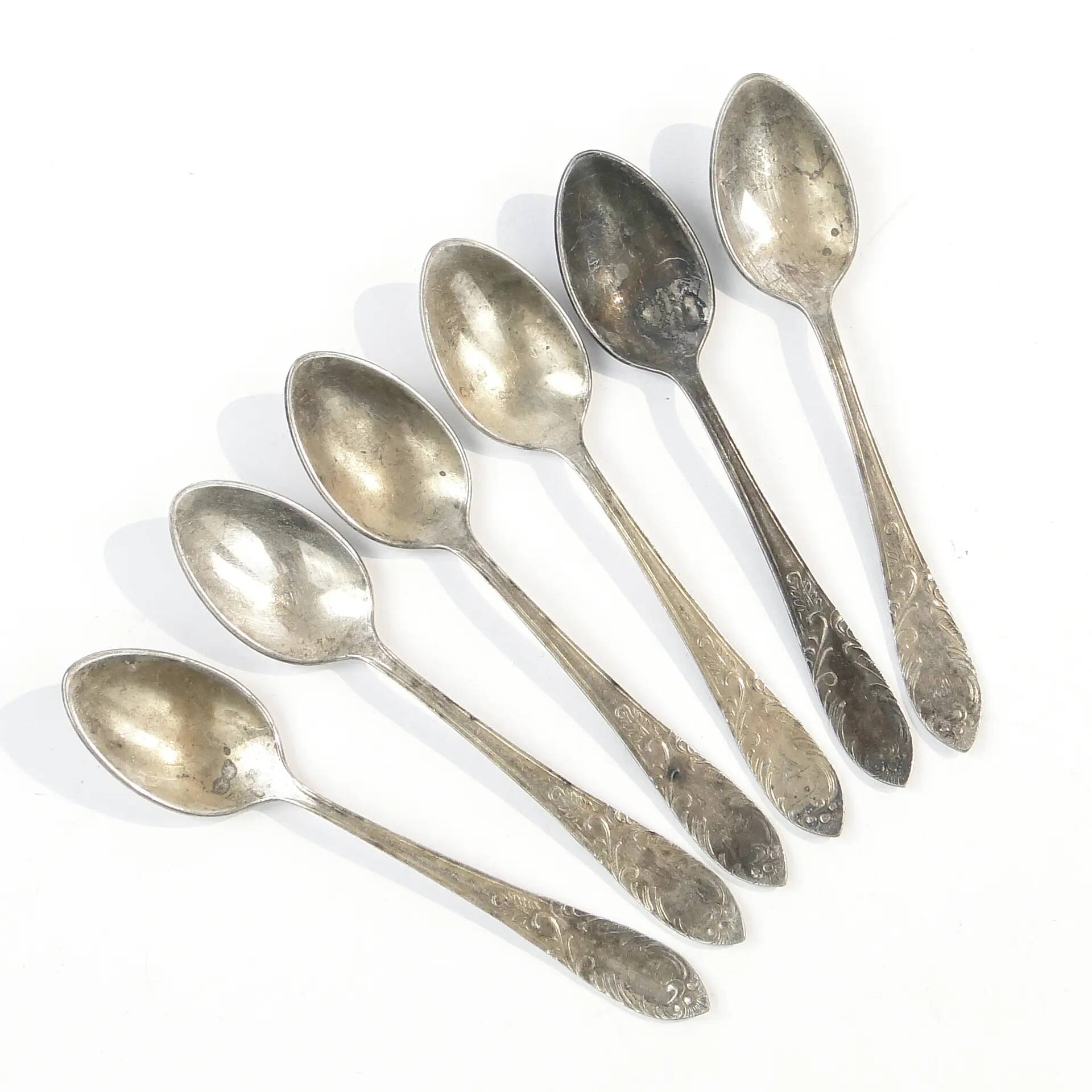 Ensemble de cuillères à moka, en laiton argenté, D. Fraget, Pologne, années 1950.
