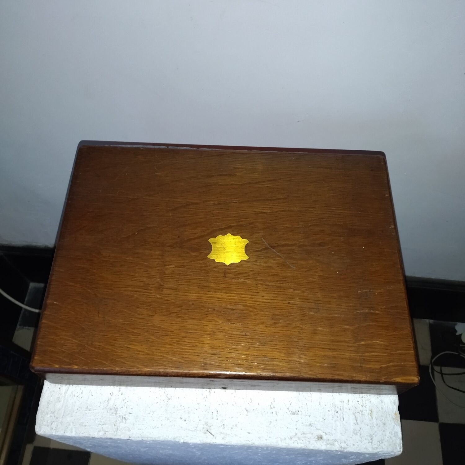 Box 24 cutlery with silver metal fish