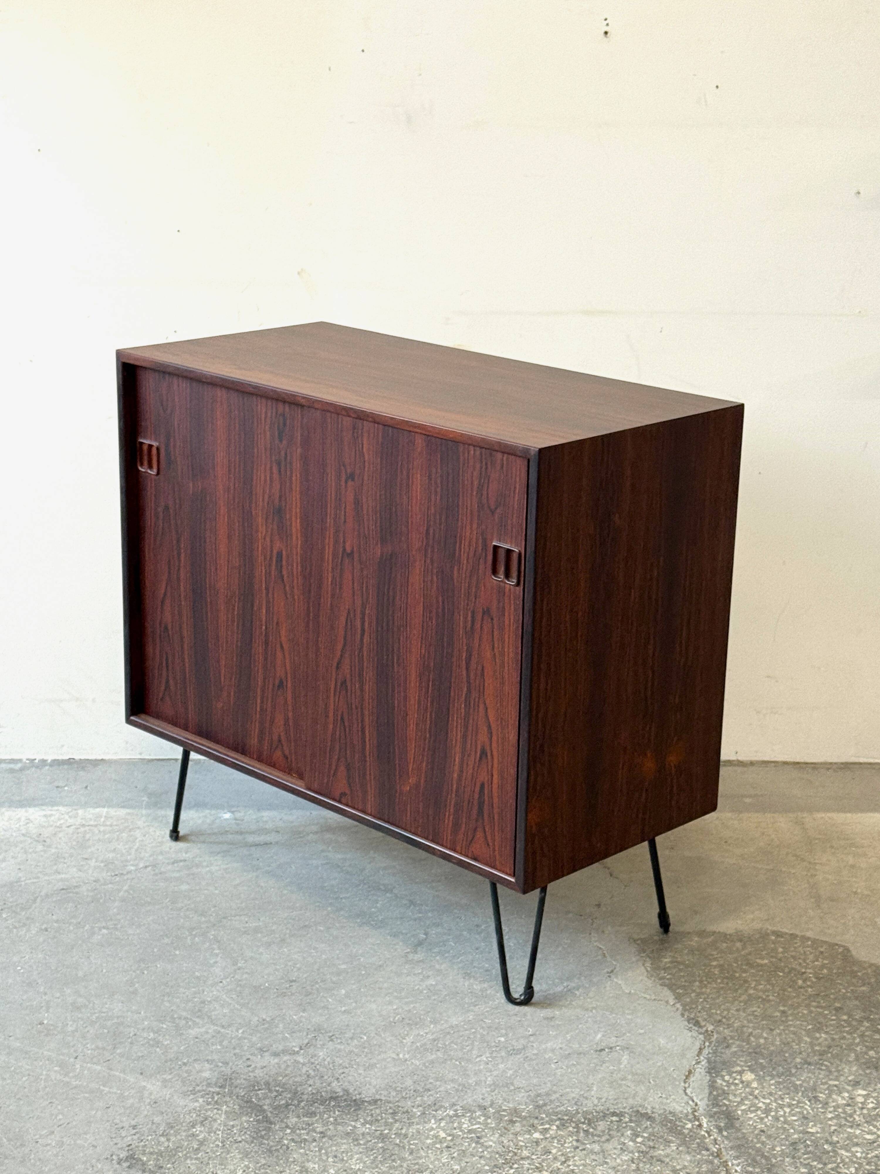 Rosewood Cabinet, Denmark 1960s/1970s, VNTG, Mid-C Modern