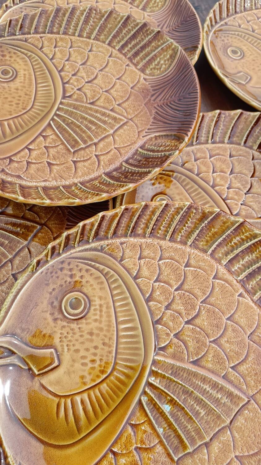 Service of 12 fish barbotine plates – antique faience from Sarreguemines