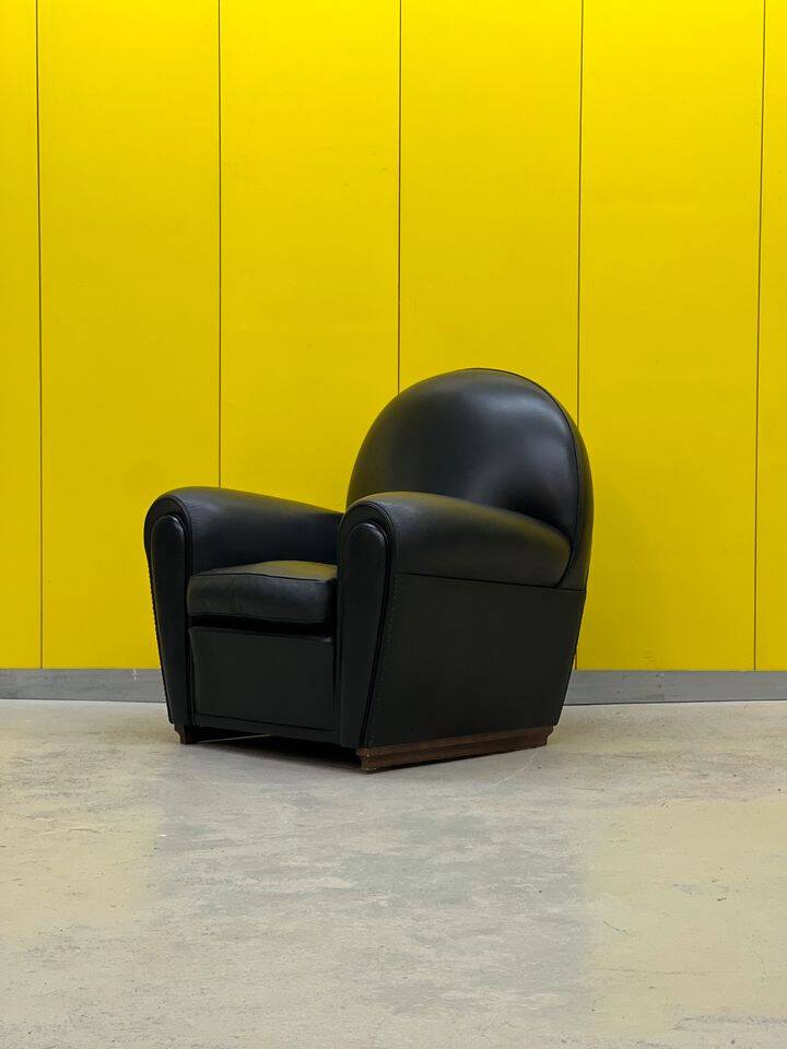 Poltrona Frau “Vanity Fair” XC Armchair in Genuine Black Leather.