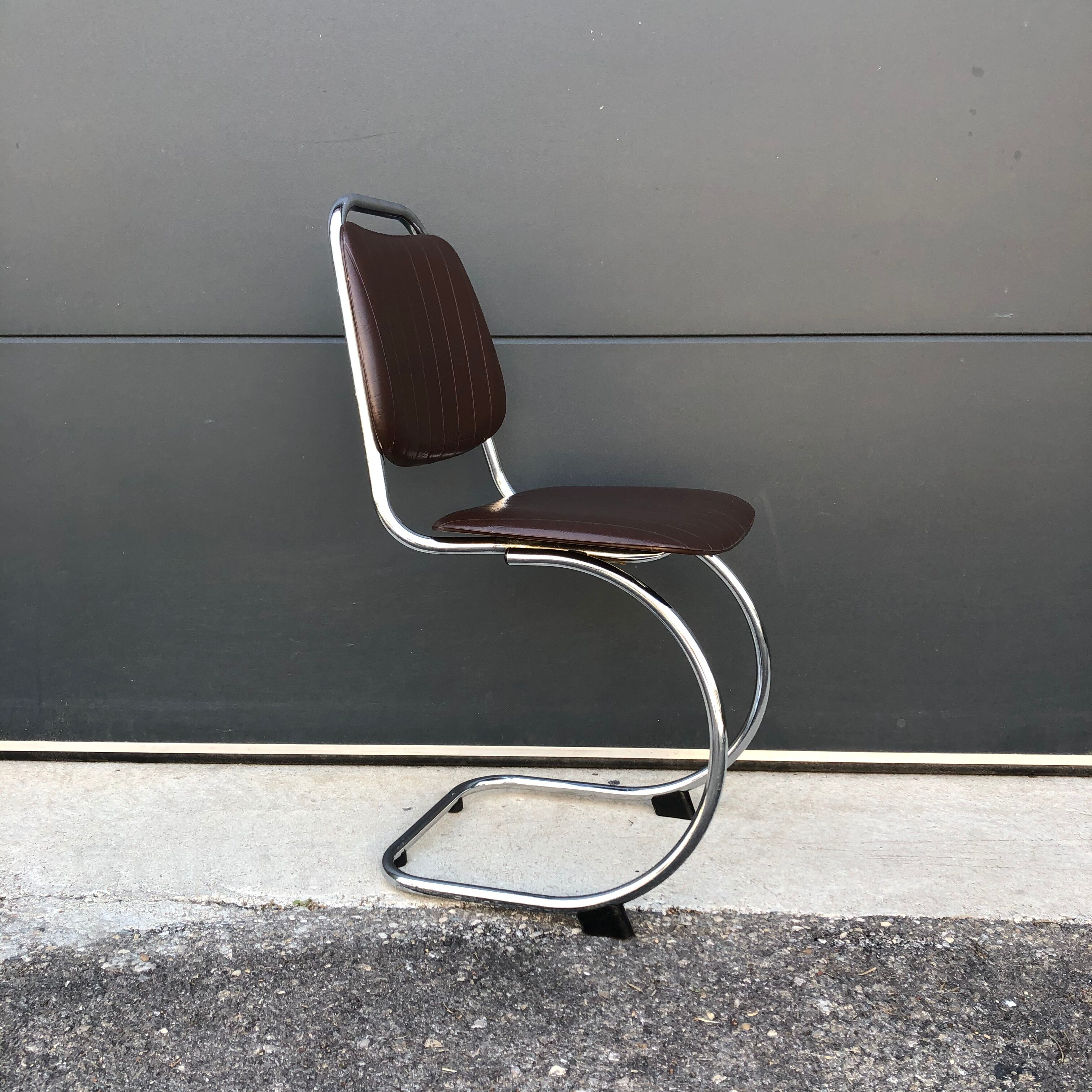 Roundtable and chairs