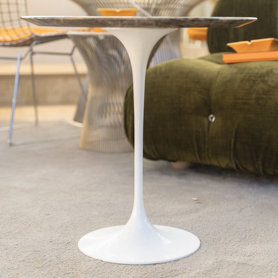 Eero Saarinen & Knoll, "tulip" side table in "EMPERADOR" marble, 20th century