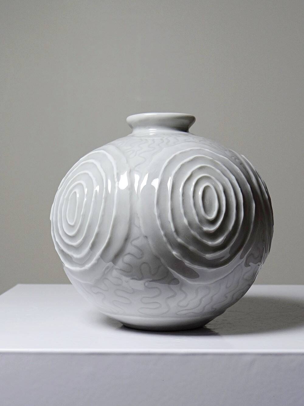 Small porcelain ball vase, Art Deco style, 1935