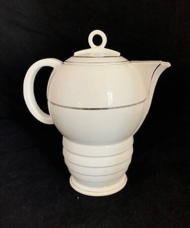 Large Art Deco teapot stamped “Czechoslovakia”