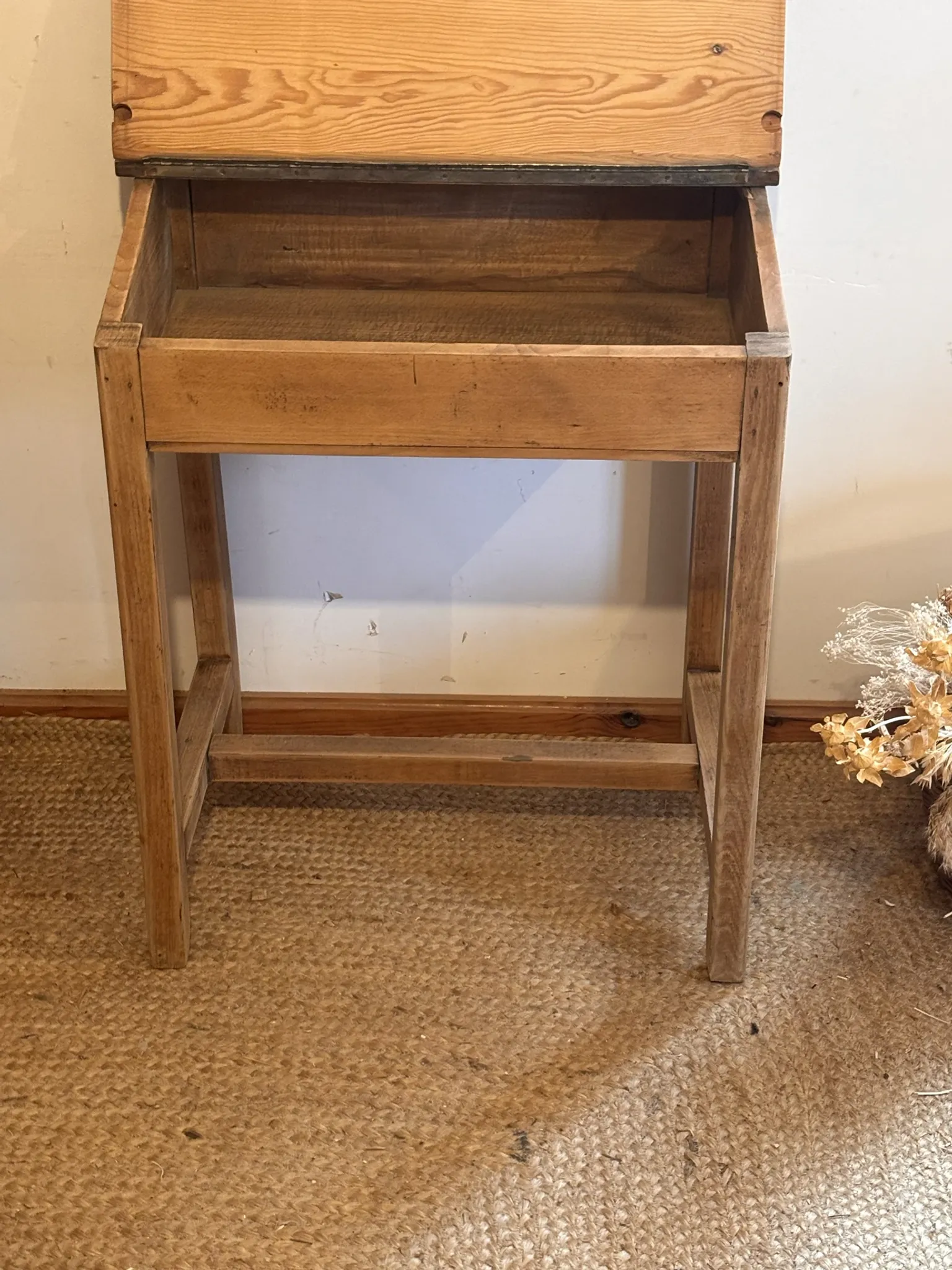 Pupitre d’écolier ancien en bois massif brut - bureau