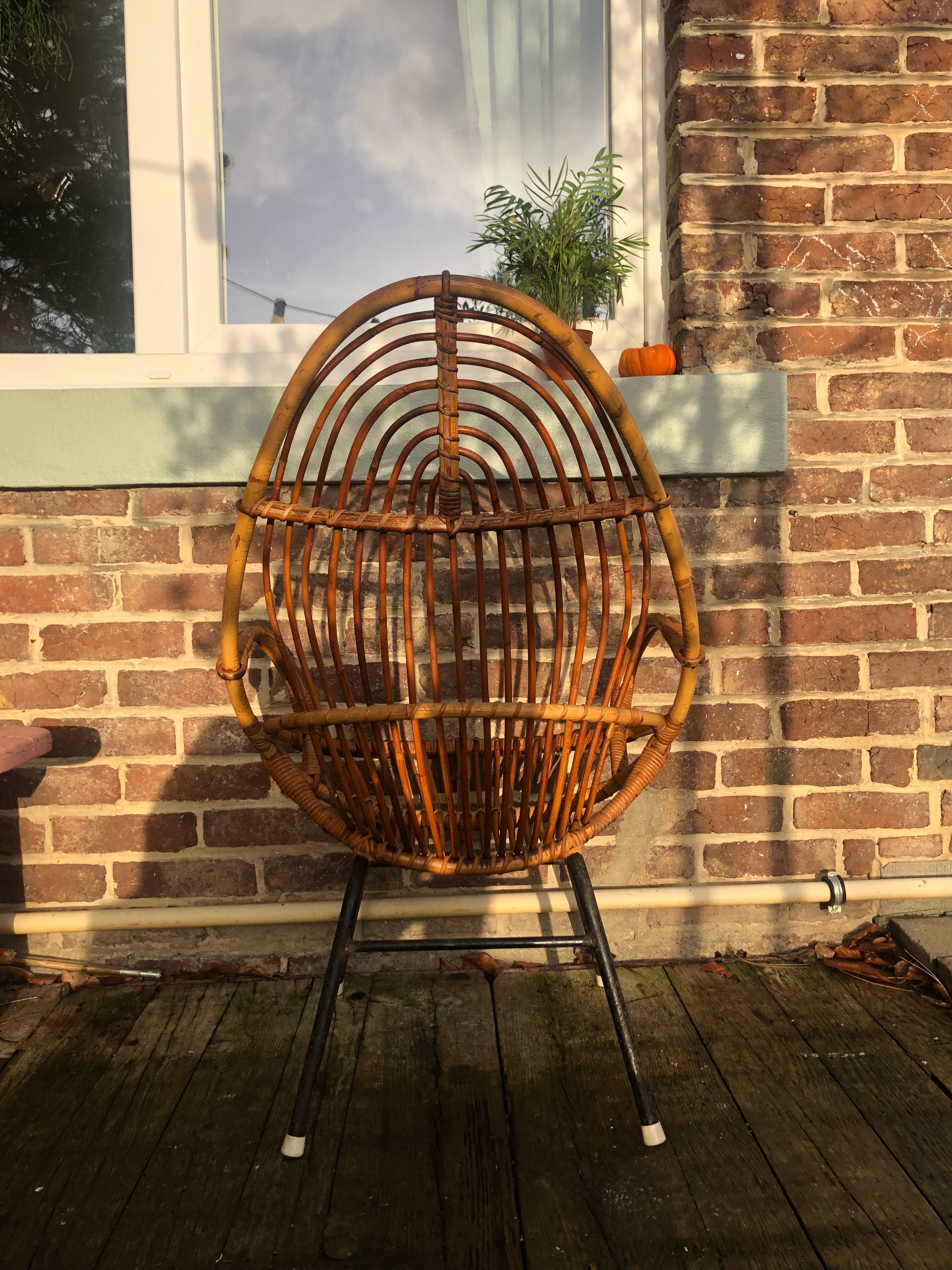 Rattan shell armchair (metal feet)