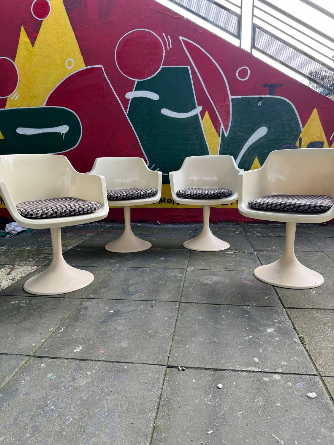 Series 4 tulip chairs