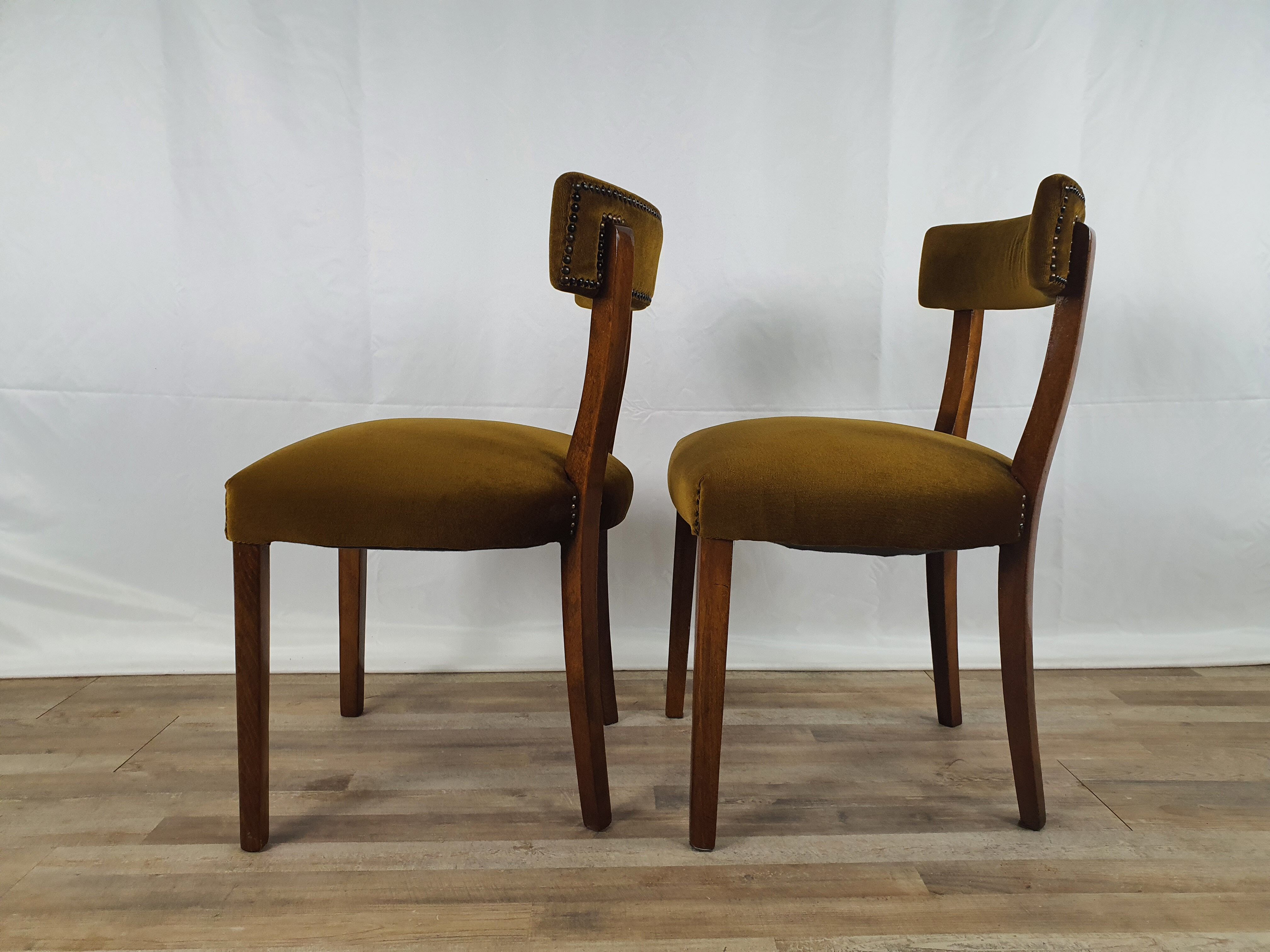 Set of two padded chamber armchairs