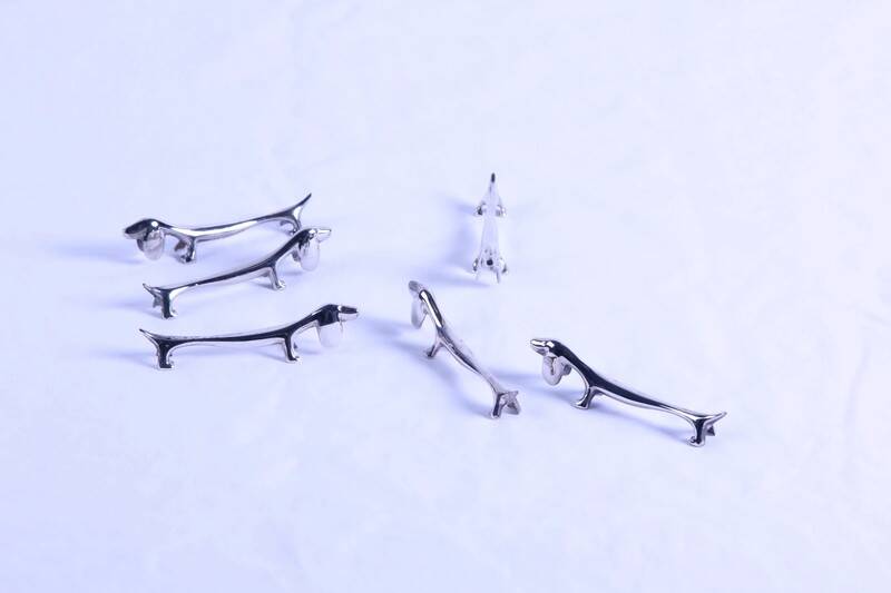 6 vintage metal dog-shaped knife holders