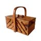 Petite travailleuse en bois vintage