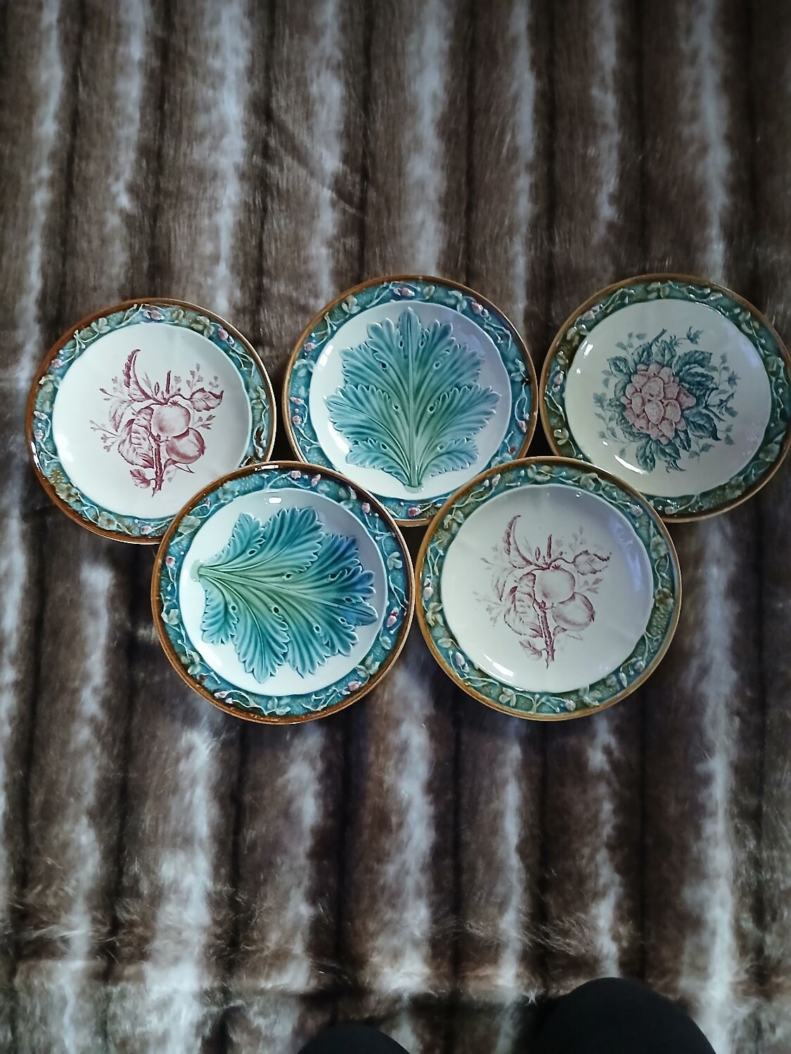 5 assiettes anciennes majolique Longchamp 