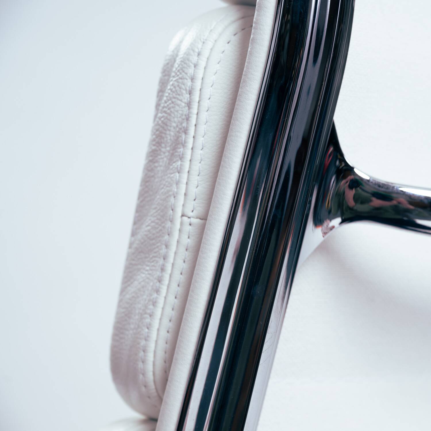 Vitra Eames EA 219 highback softpad deskchair in white leather, 1990s