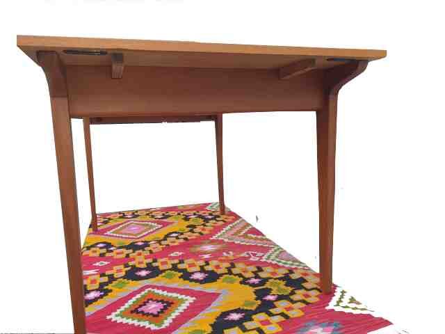 Scandinavian table with lb teak extensions