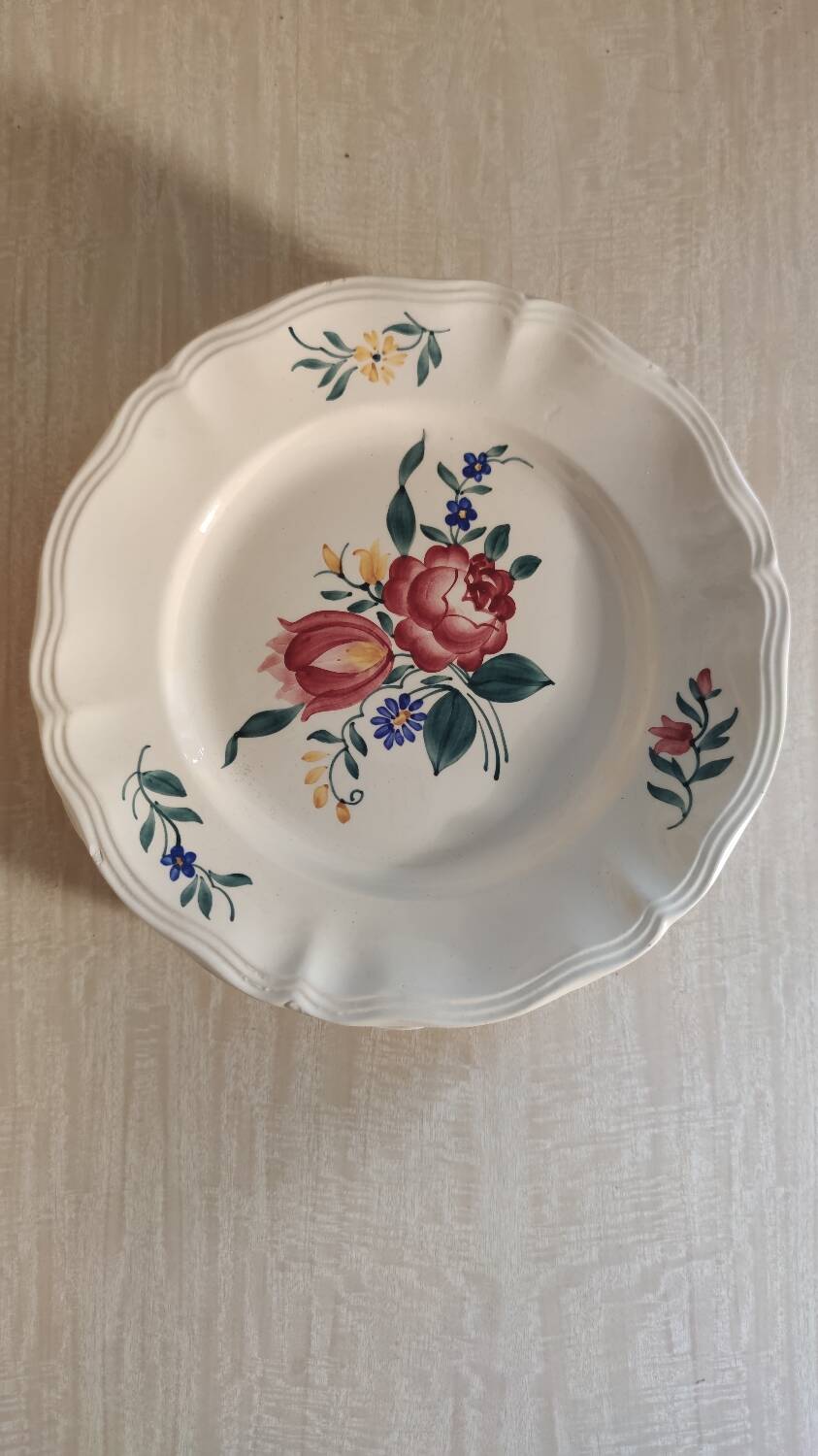 Sargumenie plates dish