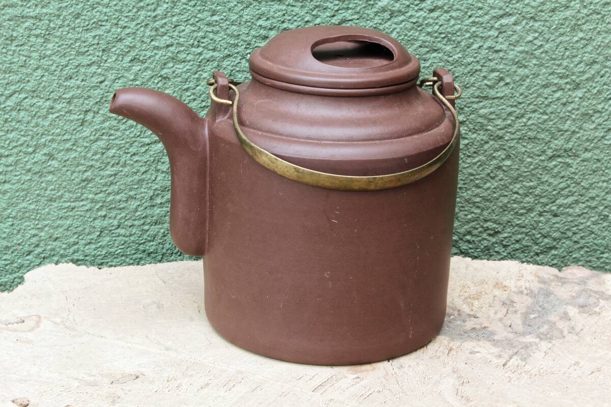 Chinese teapot in stoneware, Yixing, signed