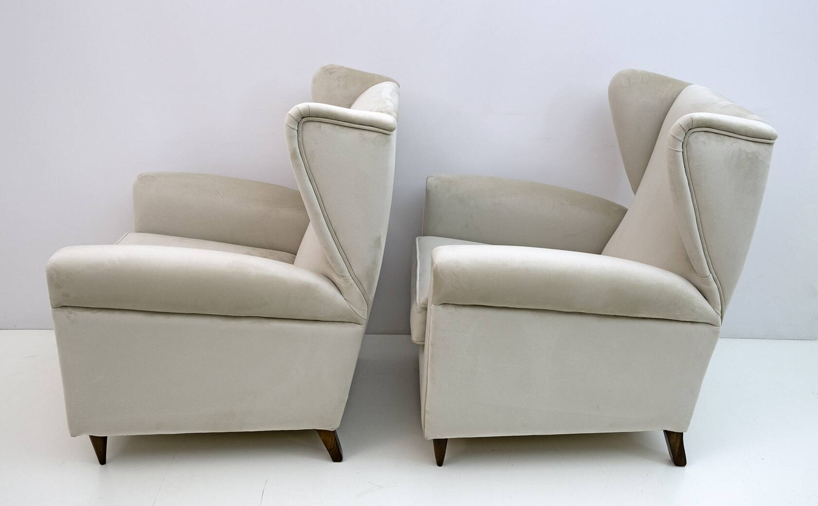 Attributed Gio Ponti Mid-Century Modern Italian Velvet Armchairs, 1950s