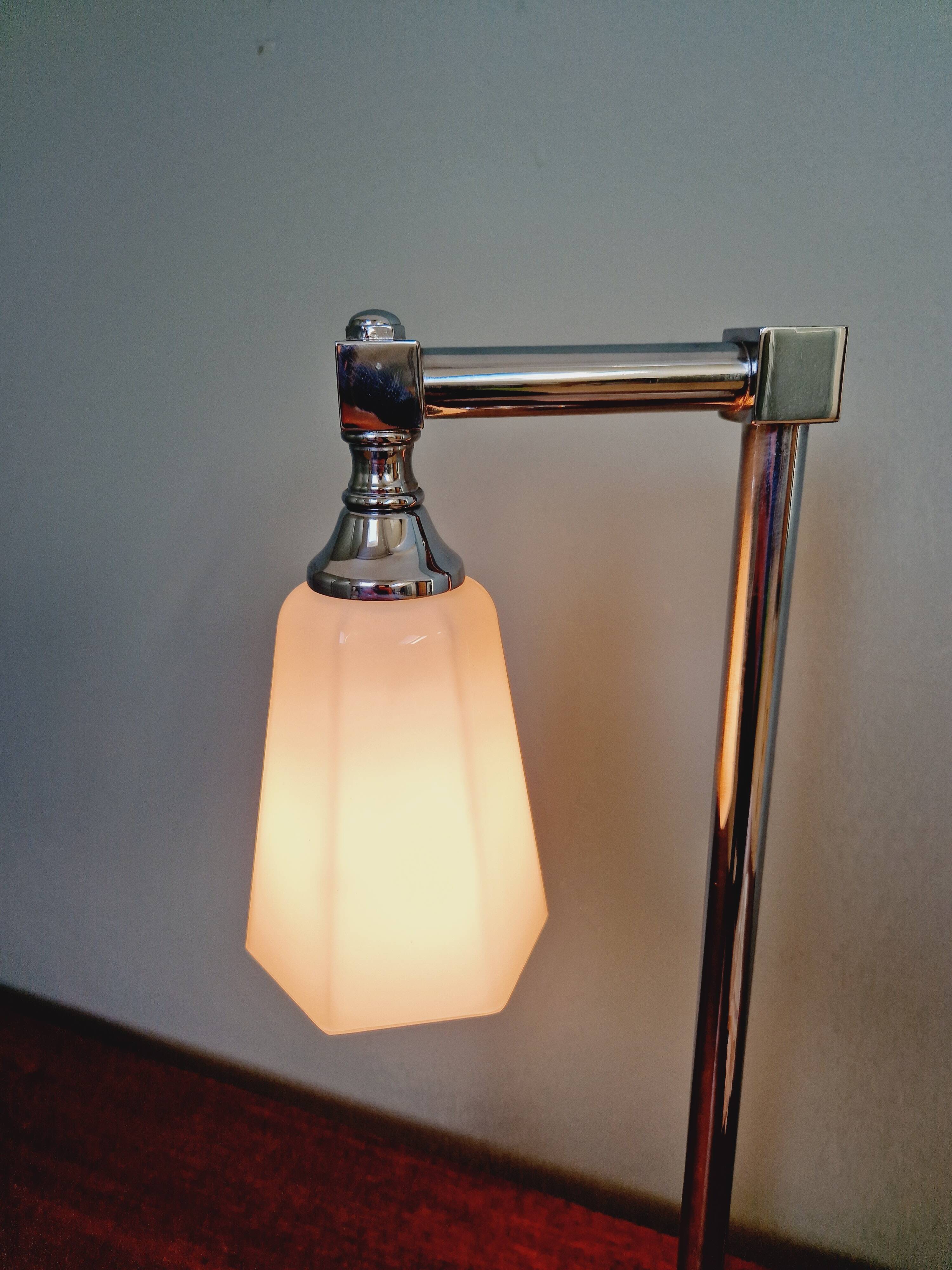 Desk lamp in chrome metal and white opaline
