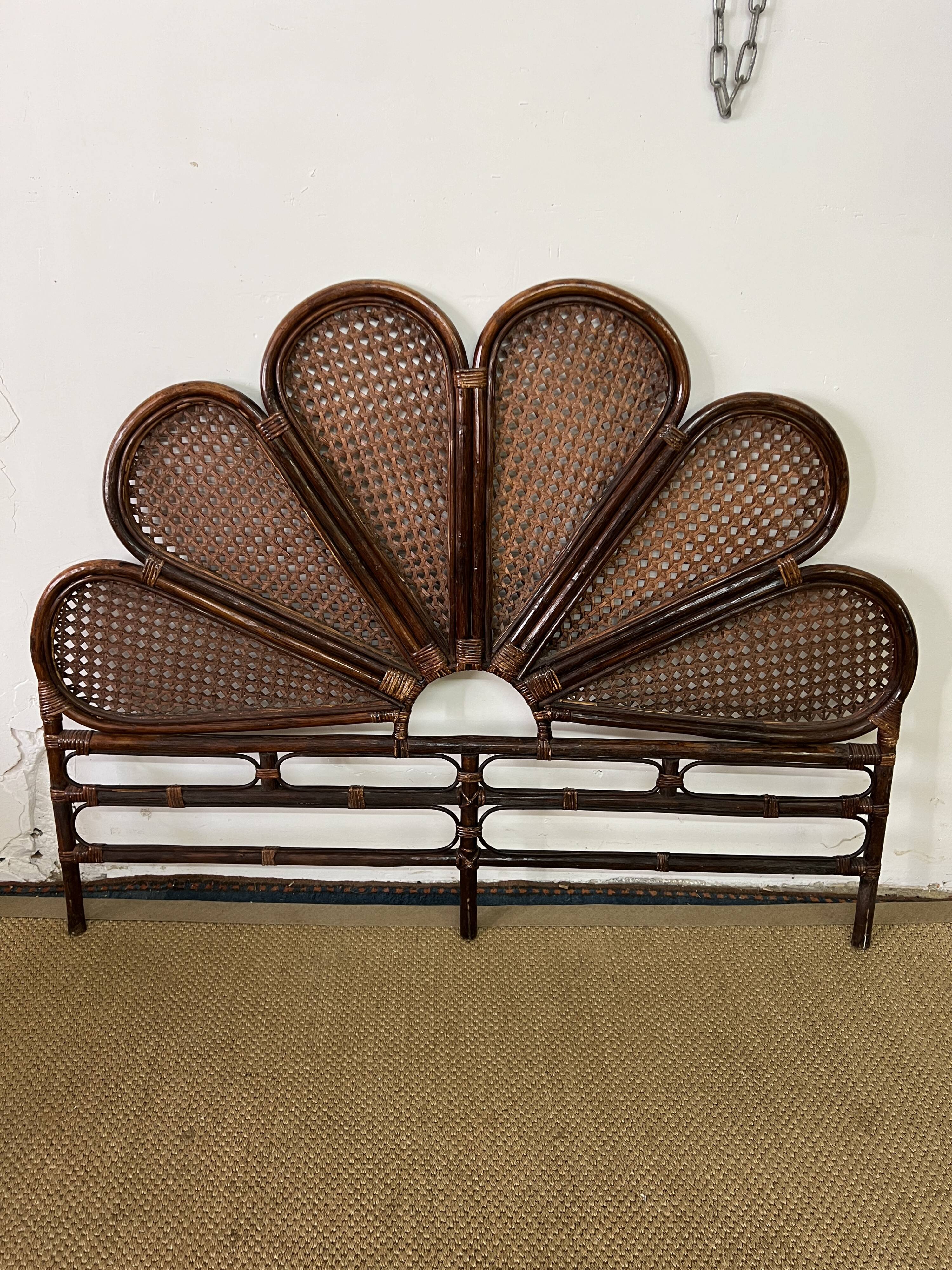 Rosette headboard in vintage rattan and canework
