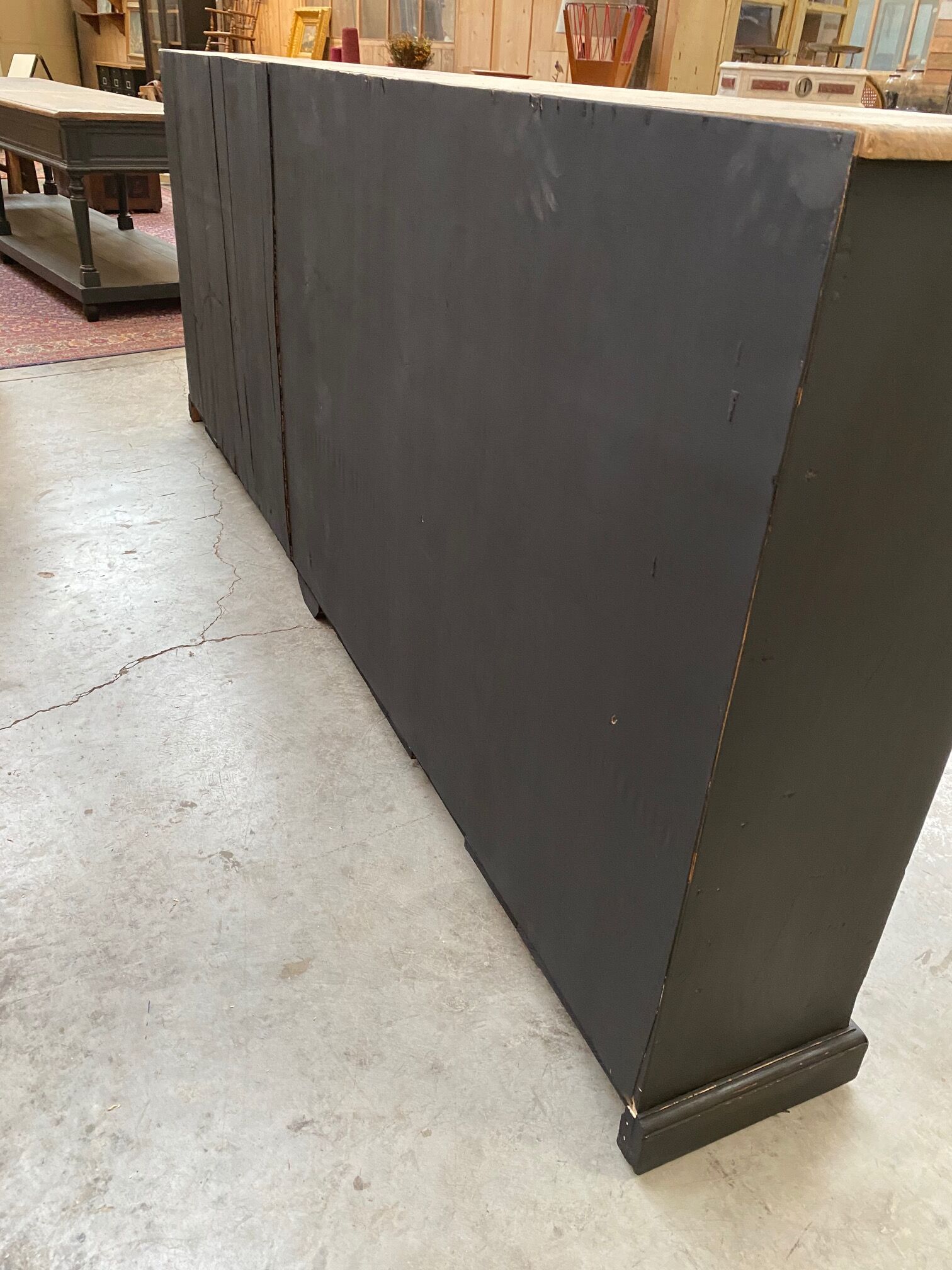 Trade furniture with sliding doors