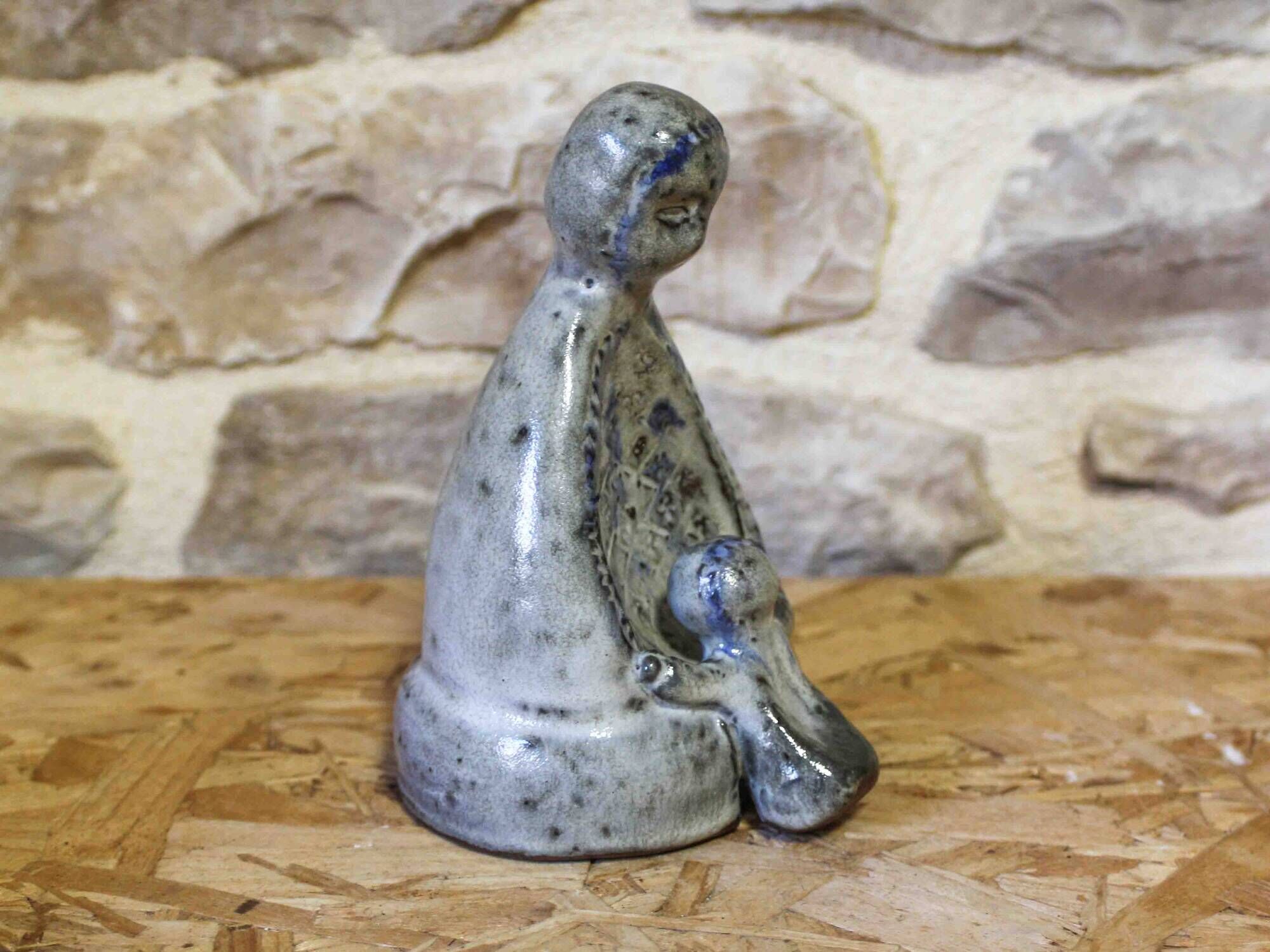 Vierge à l'enfant en grès émaillé Jeanne et Norbert Pierlot