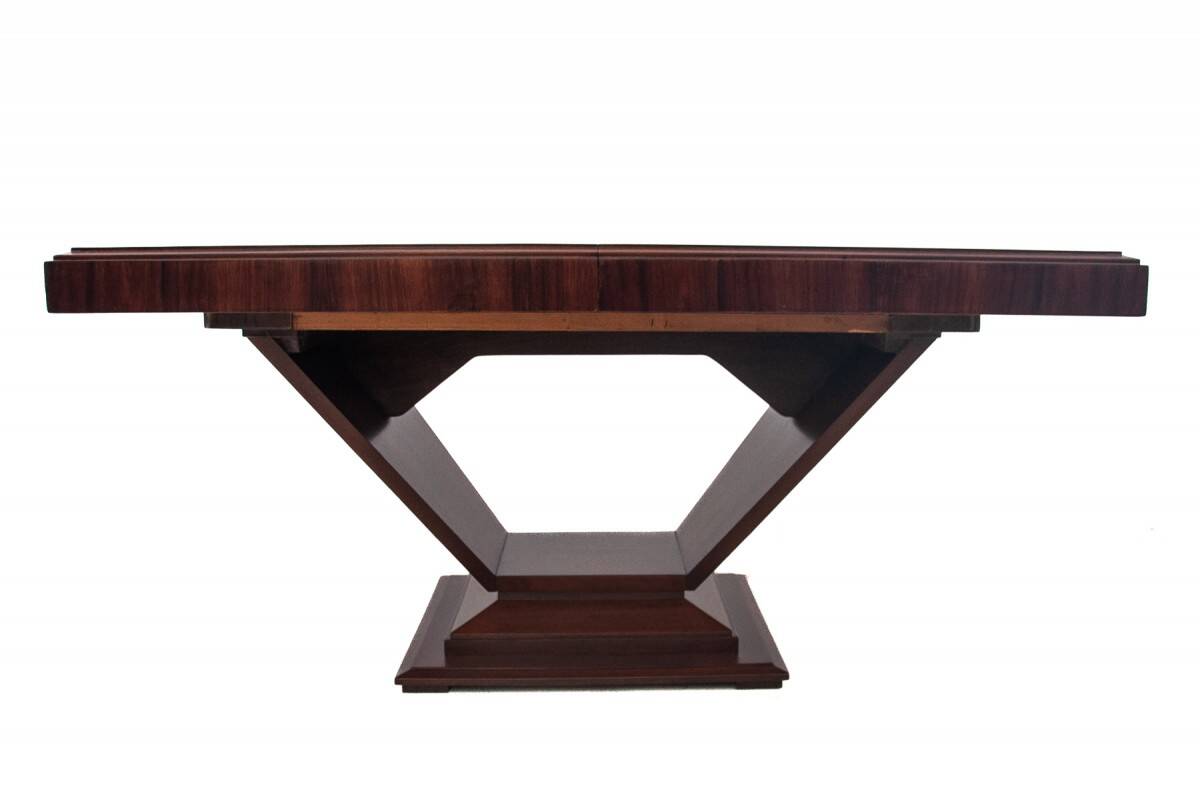 Original walnut extendable table, designed by Louis Majorelle, with 6 Art Deco chairs.