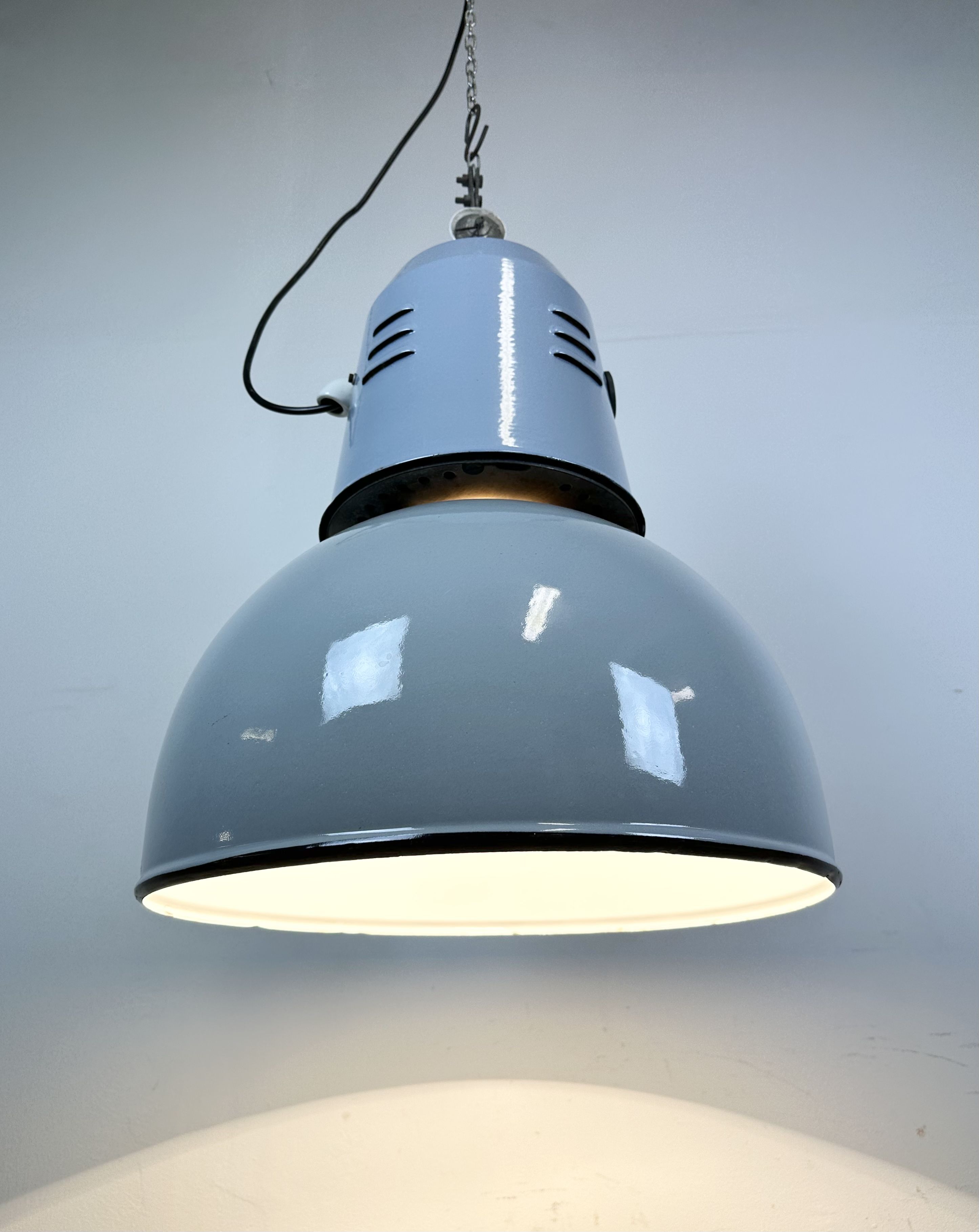 Industrial italien grey enamel lamp from Cariboni, 1970s