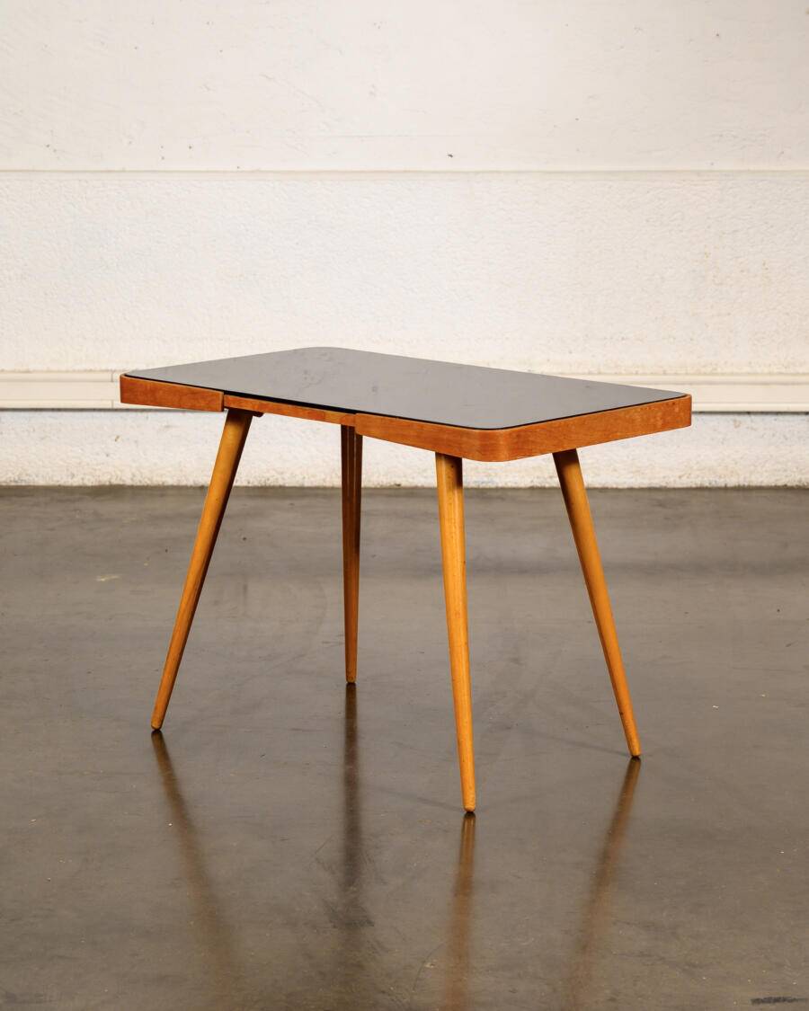 Table Jiroutek