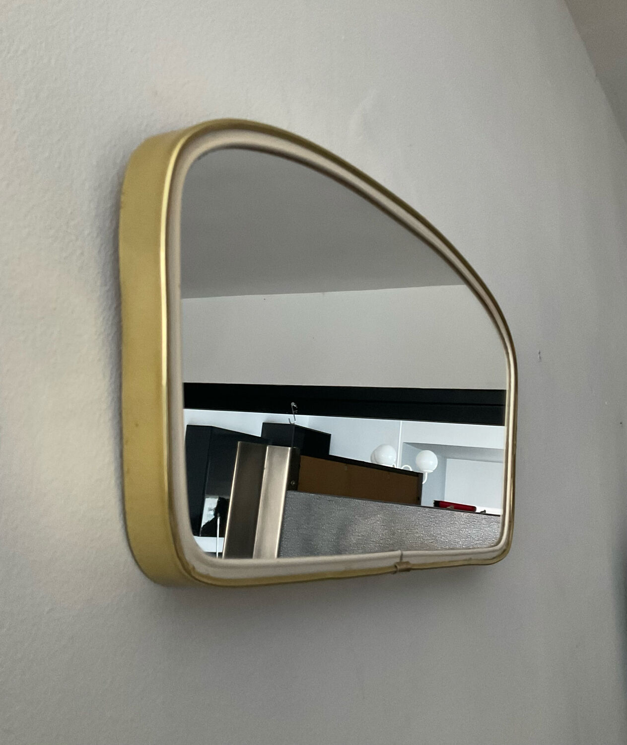 Asymmetrical mirror mirror from the 60s and 70s
