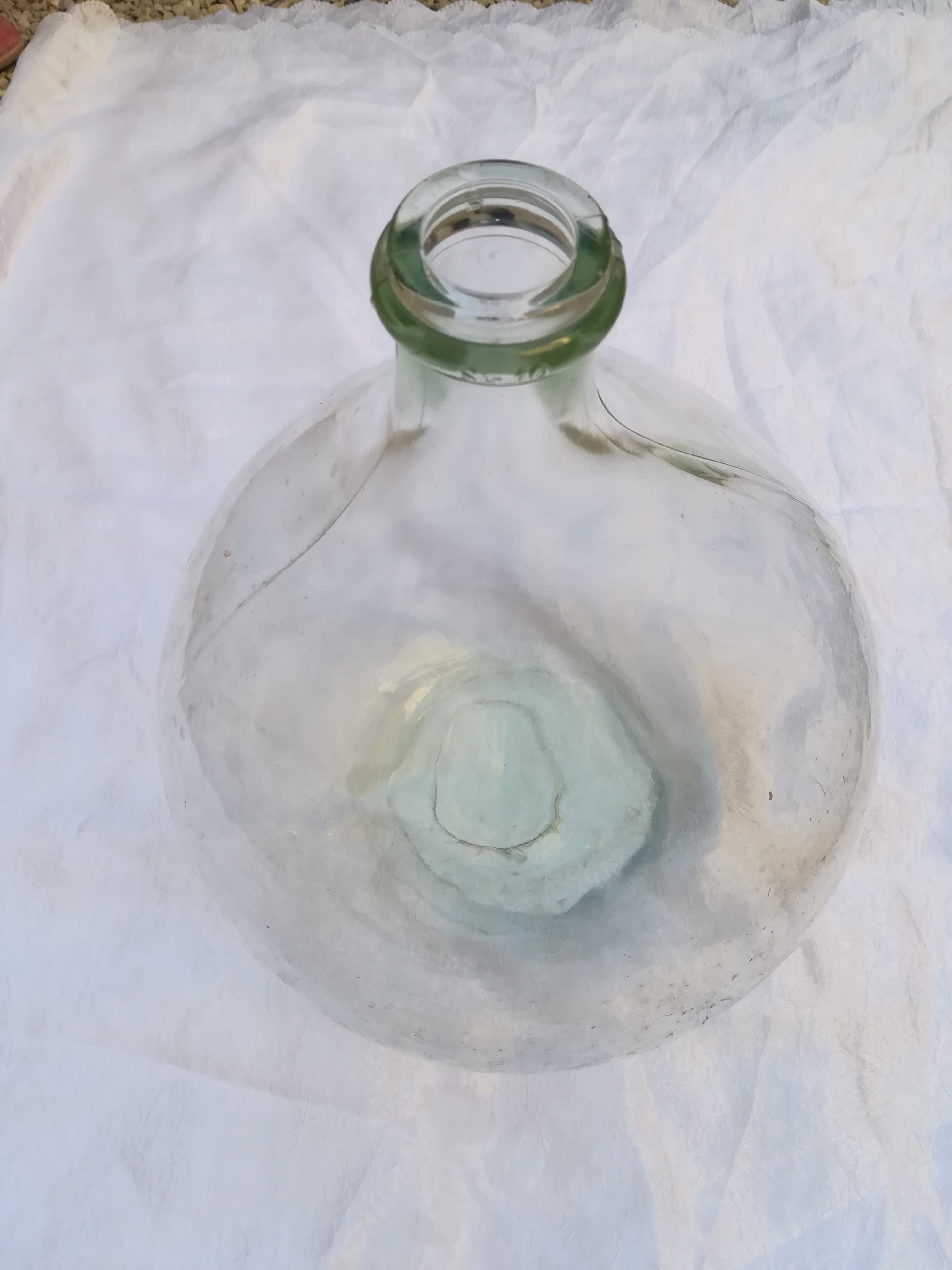 Demijohn in transparent glass