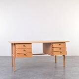 Bureau en chêne du milieu du siècle par Svend Åge Madsen pour Sigurd Hansen, années 1960.