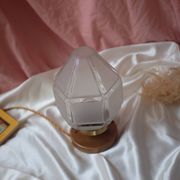 Lampe à poser et son globe vintage