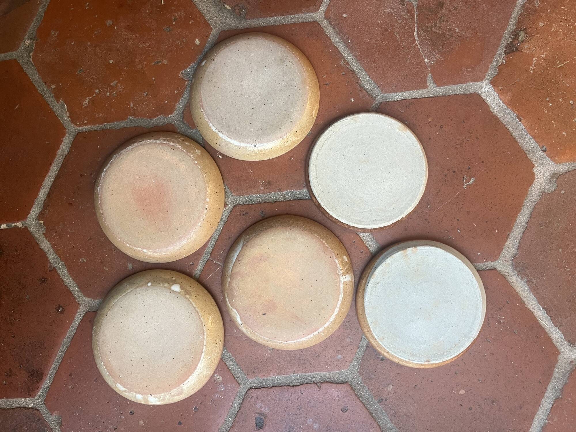 6 small stoneware plates