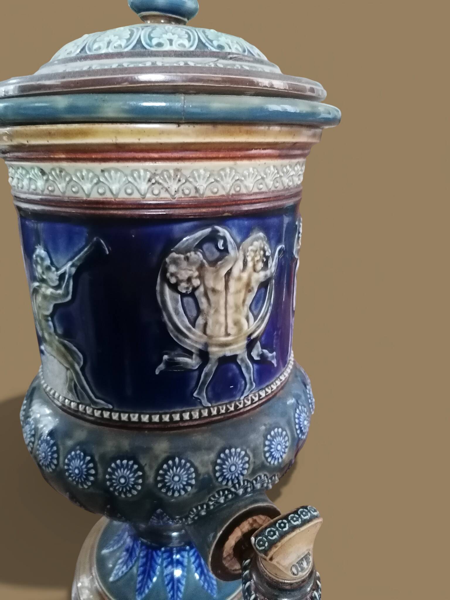 Ceramic water fountain barbotine - Royal Doulton Lamberth - Putti