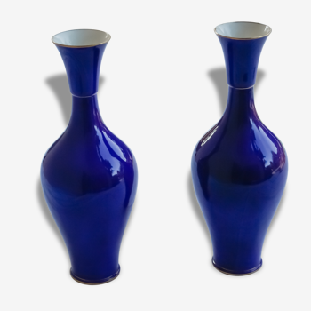 Paire de vases "bleu four" des Manufactures de Sèvres