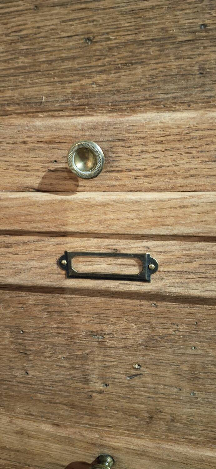 Trade cabinet with flaps