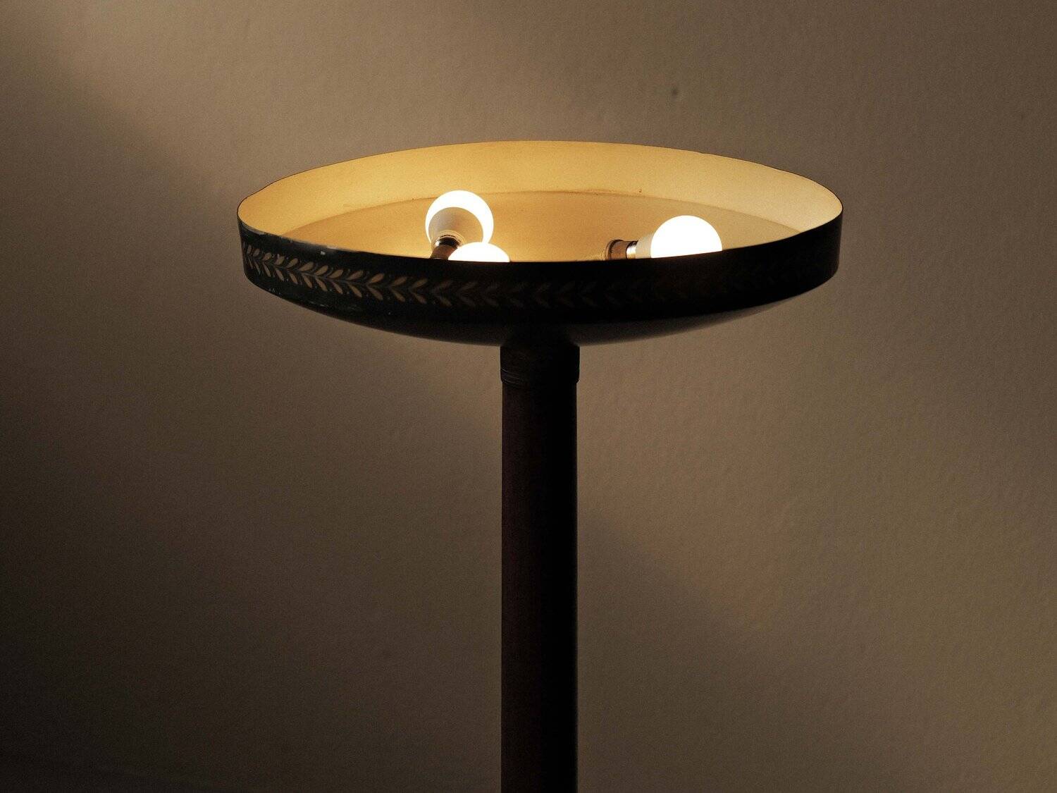 Art Deco floor lamp in mahogany and metal, 1930s