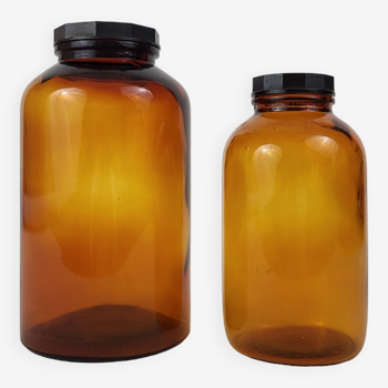 2 medicine jars in amber glass / bakelite