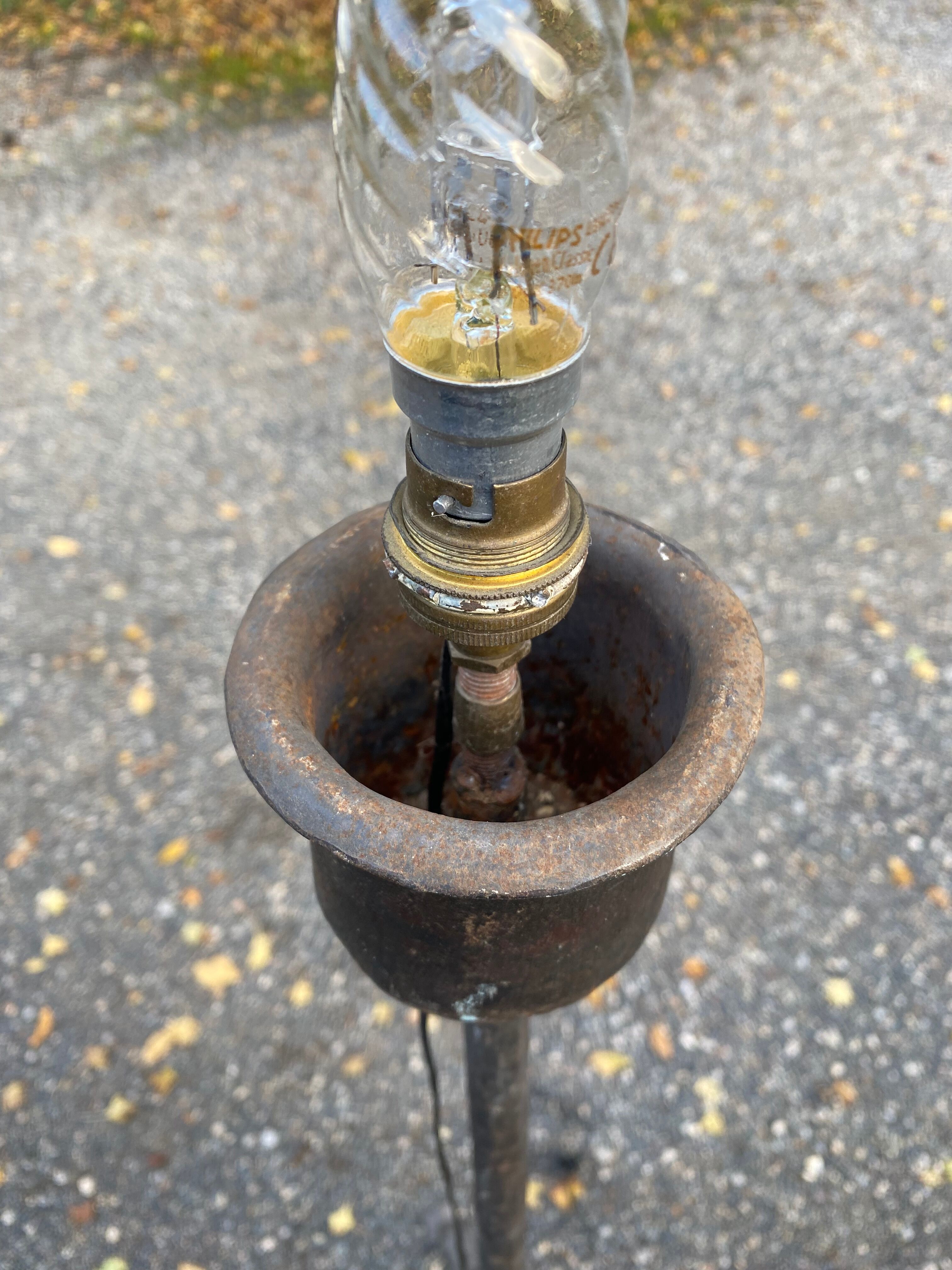 Lampadaire brutaliste